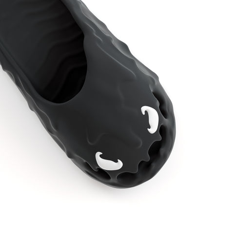 Oozeform Slideのグローウィングブラックスーツアイズ